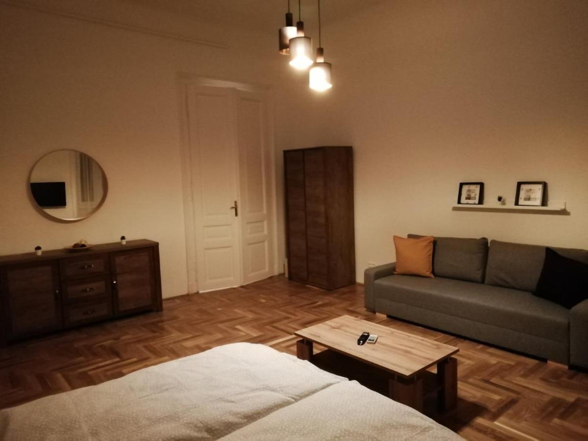 Luxury New Cozy Flat At Dob Street Nearby Gozsdu Court Apartamento Budapeste Exterior foto