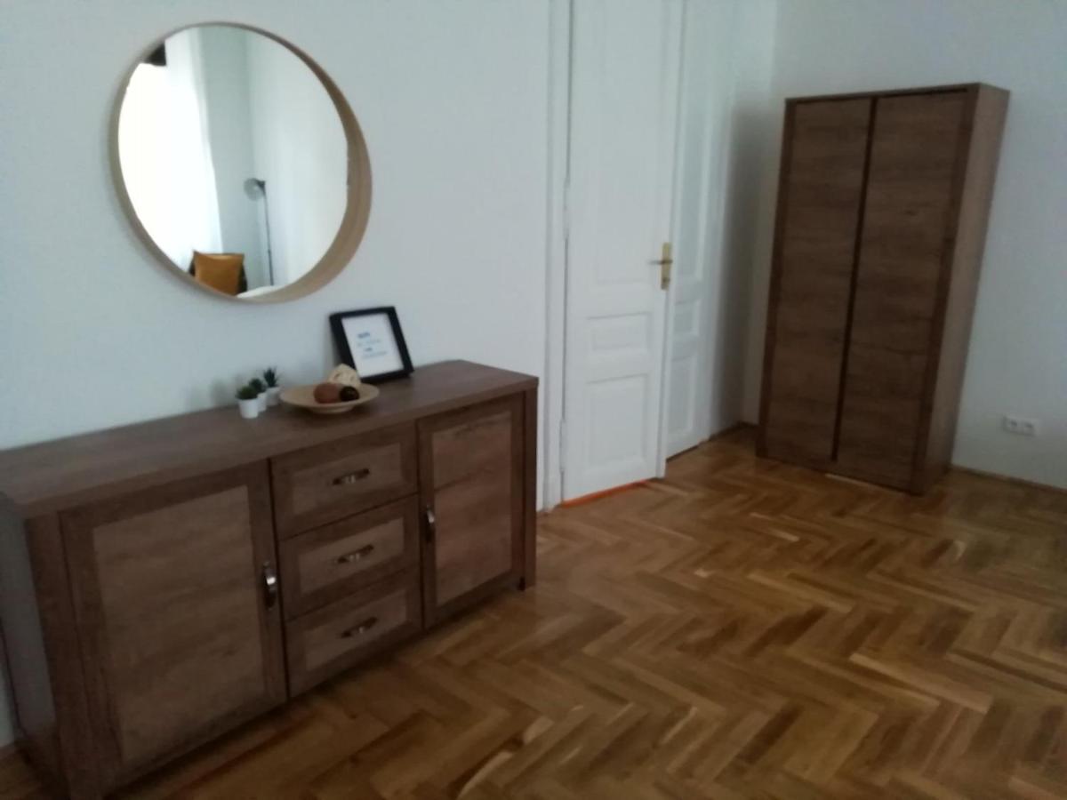 Luxury New Cozy Flat At Dob Street Nearby Gozsdu Court Apartamento Budapeste Exterior foto